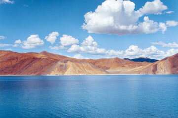 Fototapeta na wymiar Lake Bangong, Ladakh, border with China, Panoramas of the Himalayas, North India, Zanskar, Tibet, lake in the mountains