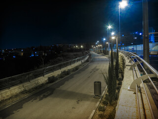 Promenade between the city and the forest