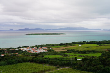 Fototapeta na wymiar 南の島の離島と農園とオーシャンビューの風景