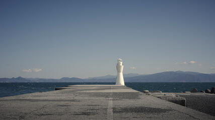 白い灯台 海景