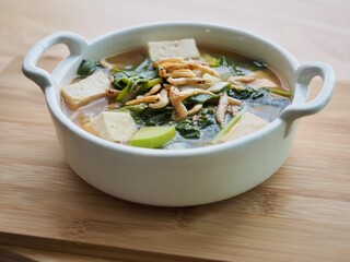 한국전통음식 새우 된장국 
