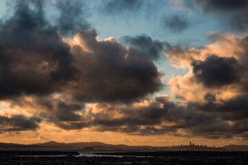 Naklejka premium Sunset over the Bay