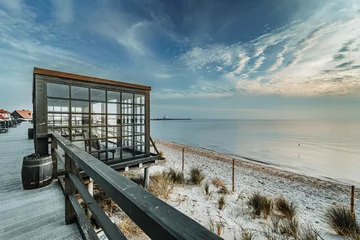 Foto op Plexiglas A beautiful shot of a glass viewing room on a wooden pier at a beach in Hel Town, Poland © Adam Słomiński/Wirestock