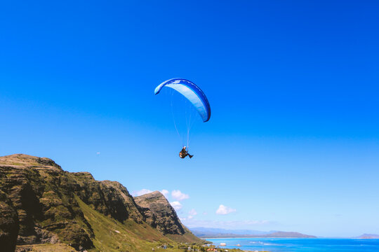 Paragliding at Makapuu point, Oahu, Hawaii
