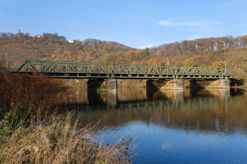 Eisenbahnbrücke über der Lenne, Hagen, Nordrhein-Westfalen, Deutschland, Europa