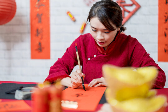 Writing Spring Festival Couplets