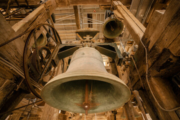 Fototapeta premium campanas en el campanario del siglo XV, Catedral de Mallorca , siglo XIII, Monumento Histórico-artístico, Palma, mallorca, islas baleares, españa, europa
