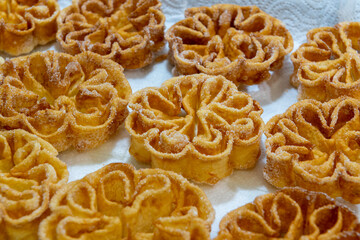 FLORES FRITAS de CASTILLA 🌸 FLORETAS 🌺 FLOR&Oacute;N FLOR DE LIS HOJUELA  SOLTERITAS  FLOR CARNAVAL