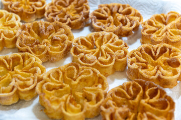 FLORES FRITAS de CASTILLA 🌸 FLORETAS 🌺 FLORÓN FLOR DE LIS HOJUELA  SOLTERITAS  FLOR CARNAVAL © andromedicus