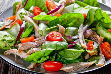 Salad of chicken, baby spinach and cherry tomatoes