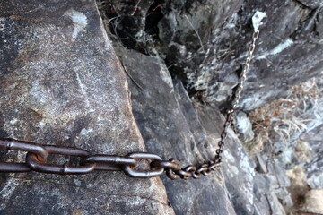 Rocks and squirrels are the real pleasure of climbing! 岩場とクサリ場は登山の醍醐味だ！