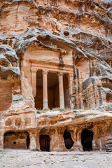 Derserto Wadi Rum in Giordania, rocce e sabbia, beduini e cammelli