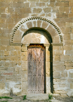 Porte de la chapelle romane de Trevi&ntilde;o &agrave; Adahuesca, Espagne