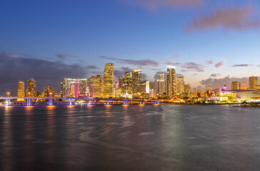 Obraz premium Aerial View over Miami Skyline at Dusk