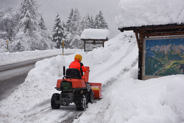 fresa per la neve nevicata inverno spalare la neve spazzaneve 