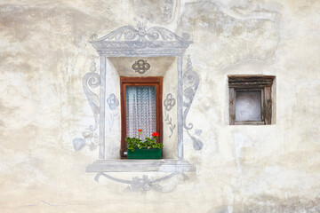 Fototapeta na wymiar Beautifully painted farmhouse in South Tyrol, Italy.