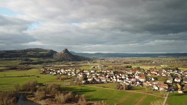 Das Dorf Hausen an der Aach, am Horizont der Hohenkr&auml;hen - Teil 6