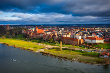 Naklejka premium Grudziadz city with amazing granaries over the Vistula River in sunny day. Poland