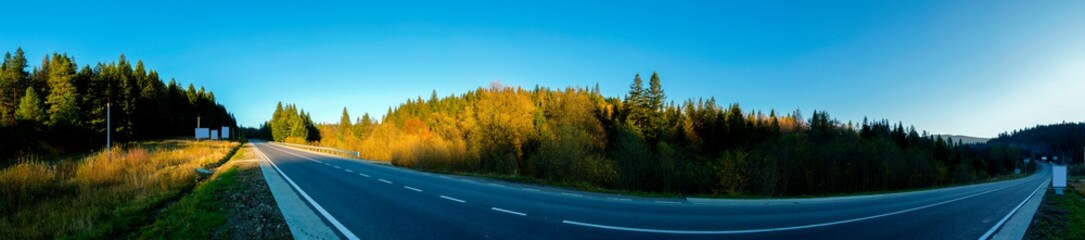 Fototapeta premium panorama of roads in the mountains in autumn
