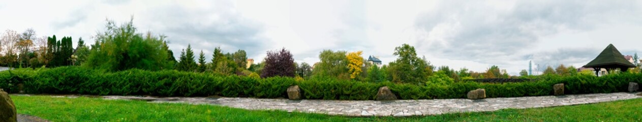 Fototapeta na wymiar Park in spring - panoramic view, flowers