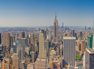 Fototapeta na wymiar NEW YORK CITY - JUNE 10, 2013: Panoramic aerial view of Manhattan from a city rooftop at sunset