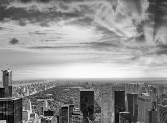 Black and white panoramic aerial view of New York City skyline and Central Park
