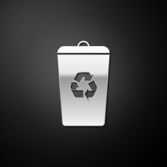 Obraz premium Silver Recycle bin with recycle symbol icon isolated on black background. Trash can icon. Garbage bin sign. Recycle basket sign. Long shadow style. Vector.
