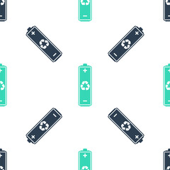 Green Battery with recycle symbol icon isolated seamless pattern on white background. Battery with recycling symbol - renewable energy concept. Vector.