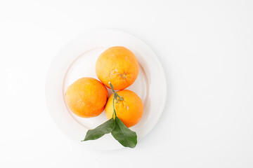 Arance su bianco