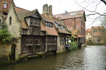 Obraz premium Wooden house in Bruges, by the canal, Belgium.