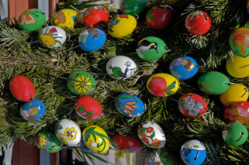 Osterbrunnen in Kalteneggolsfeld