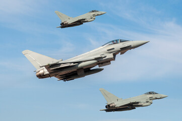 Reactor militar despegando