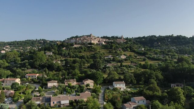 survol du village de saint cassien