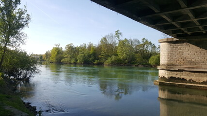 Sous le pont