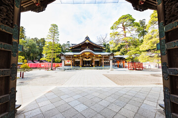 日本三大稲荷竹駒神社拝殿と向唐門