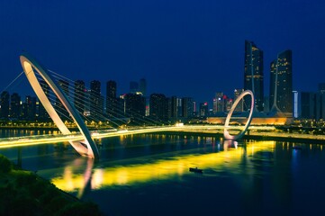Obraz premium Nanjing Eye Pedestrian Bridge in the Night