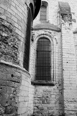vitrail d'église en noir et blanc