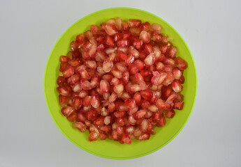 Bol lleno de sabrosa granada.