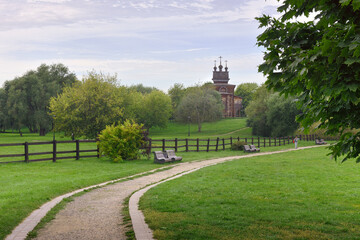 Park "Kolomenskoe". The footpath runs off into the distance. On the horizon is the Church of St. George the great Martyr. Wooden architecture of the XVII century