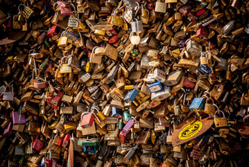 Candados en el puente del amor, París, Francia