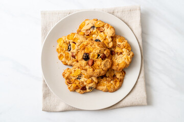 cookies with cornflake raisin and almonds