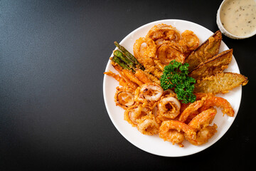deep fried seafood (shrimps and squid) with mix vegetable