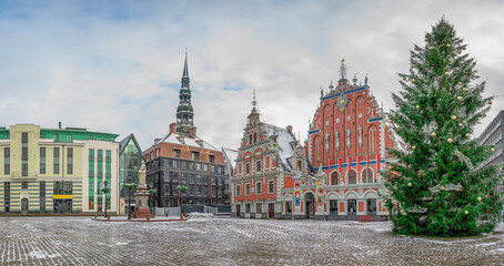 Fototapeta premium Town Hall square with House of the Blackheads and Christmas tree in winter, old town Riga, Latvia