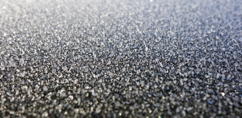 Surface icing forming ice textured crystals