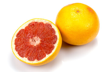 pomelos isolé sur un fond blanc