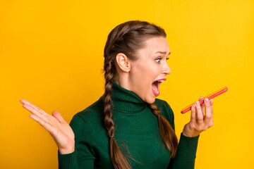 Photo portrait nervous mad woman shouting in cellphone panic talking bad connection isolated vivid yellow color background