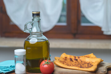 olive oil and tomatoes and bread the schiacciatina (o chisolina)