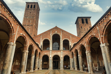 Fototapeta na wymiar old cathedral in milan