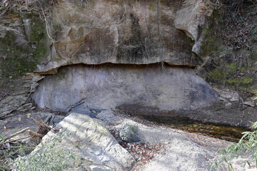 A huge rock found on a mountain trail / 登山道で見つけた巨岩