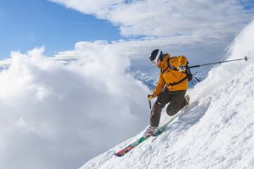 Mutiger freerider im Steilhang